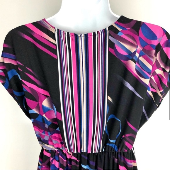 Bisou Bisou mini dress cap sleeve V neck geo print. Size: 4 - Picture 6 of 11